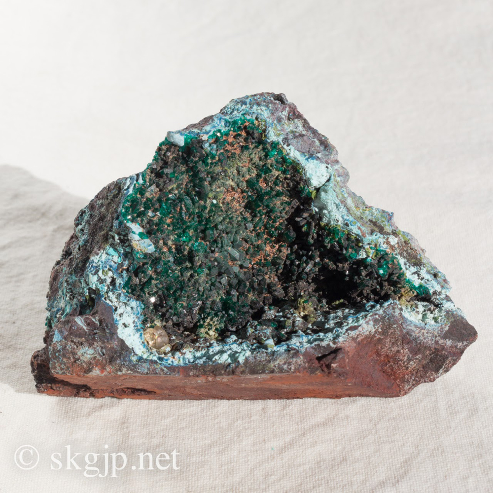 ダイオプテーズ原石（翠銅鉱 Dioptase）原石 母岩付 - ☆後でサイト